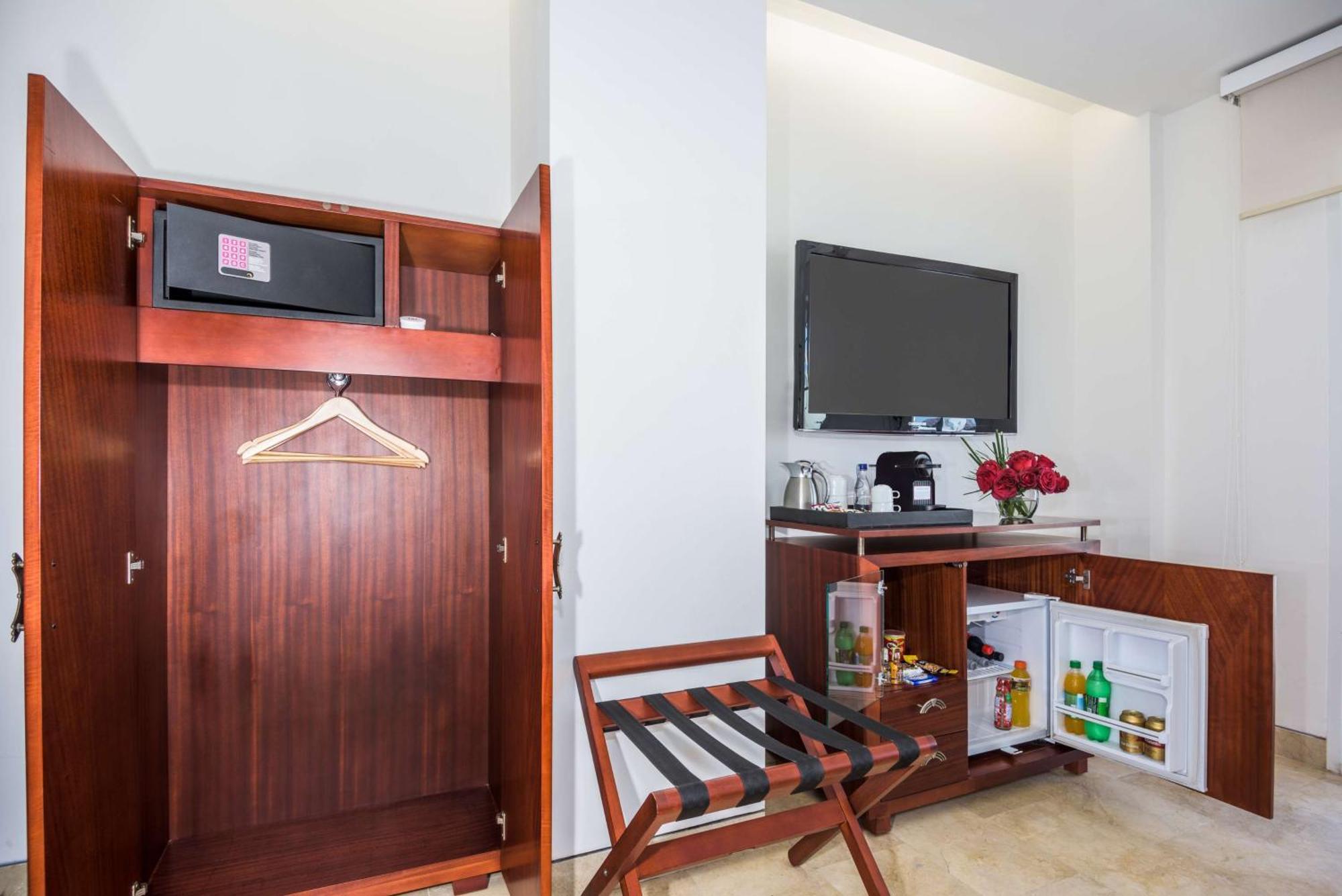 Hotel Nh Royal Urban Cartagena  Exterior foto